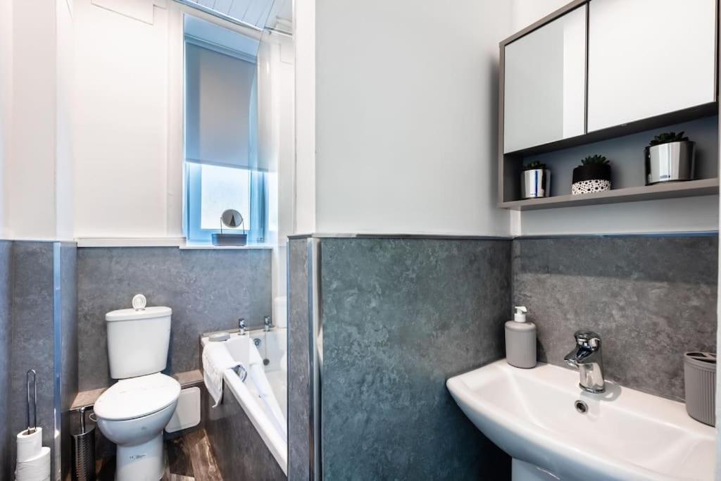 ווישאו Kali Apartment - Spacious 3 Bed Apartment In Wishaw מראה חיצוני תמונה