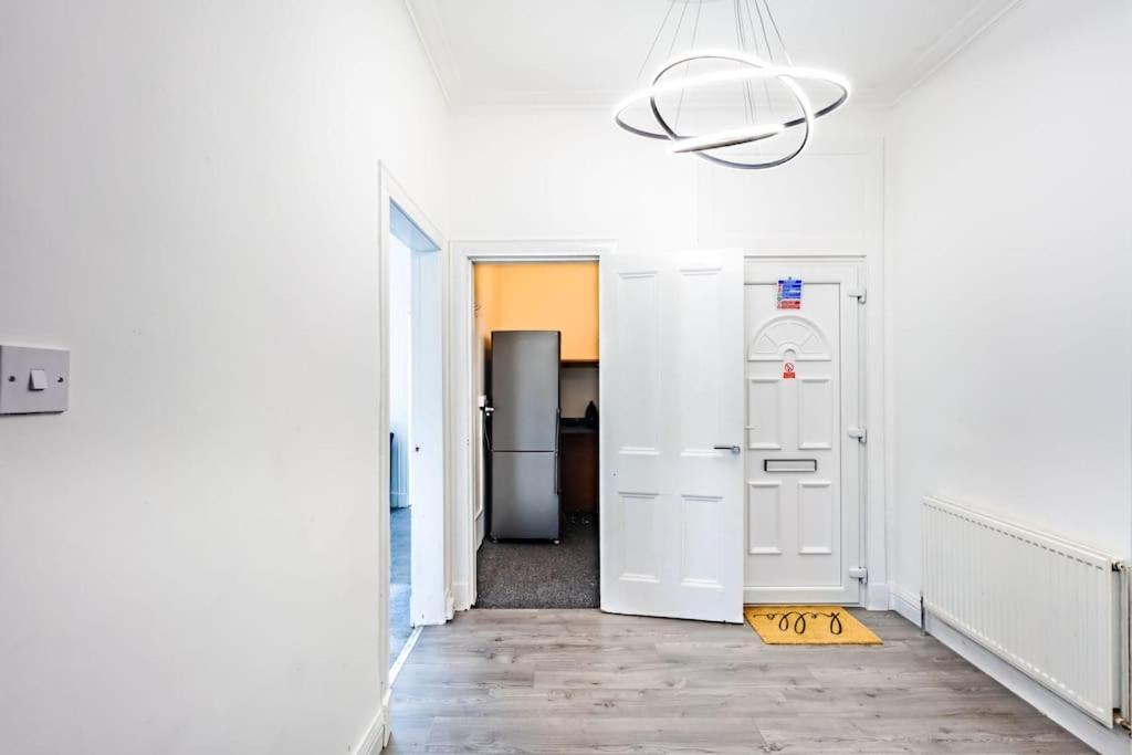 ווישאו Kali Apartment - Spacious 3 Bed Apartment In Wishaw מראה חיצוני תמונה