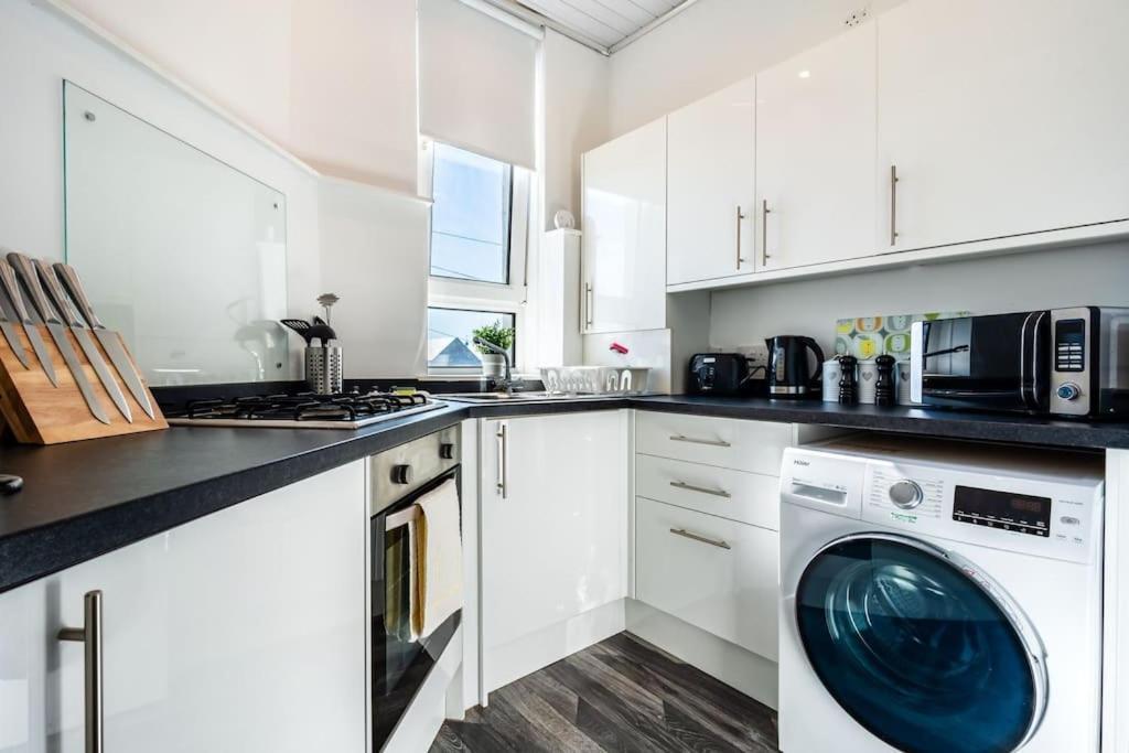 ווישאו Kali Apartment - Spacious 3 Bed Apartment In Wishaw מראה חיצוני תמונה